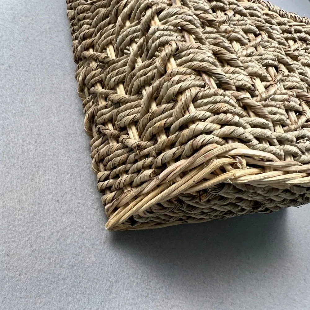 Threshold woven hanging